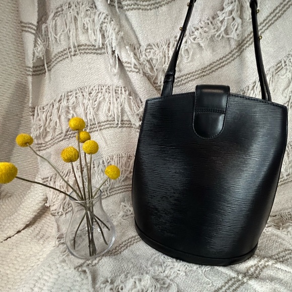 💎 Louis Vuitton Black Epi Cluny Shoulder Bag 💎 - Picture 4 of 12
